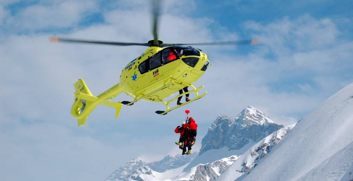 infermieri in elicottero per il soccorso alpino