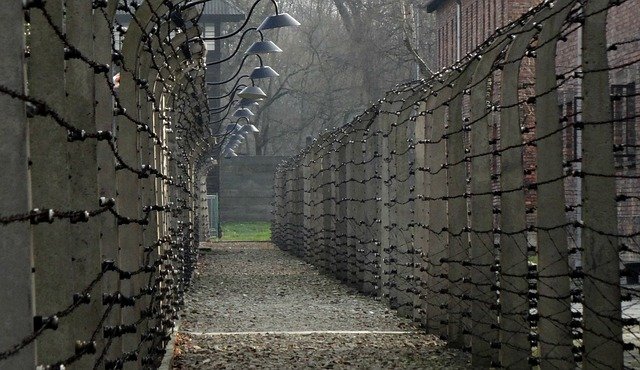 auschwitz-1066283 640