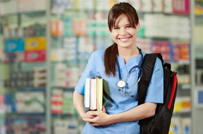 studentessa zaiono libri opiteramo